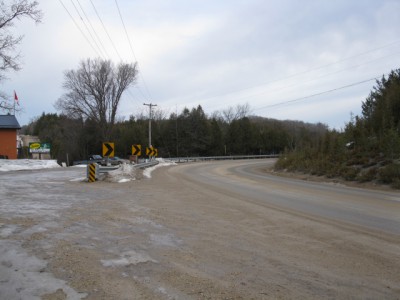 Report 31992 View approaching turn with old lodge building on left.jpg